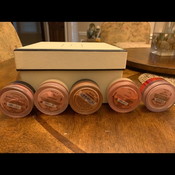 Blush/Face Powder by Bare Minerals. - Picture 4 of 5